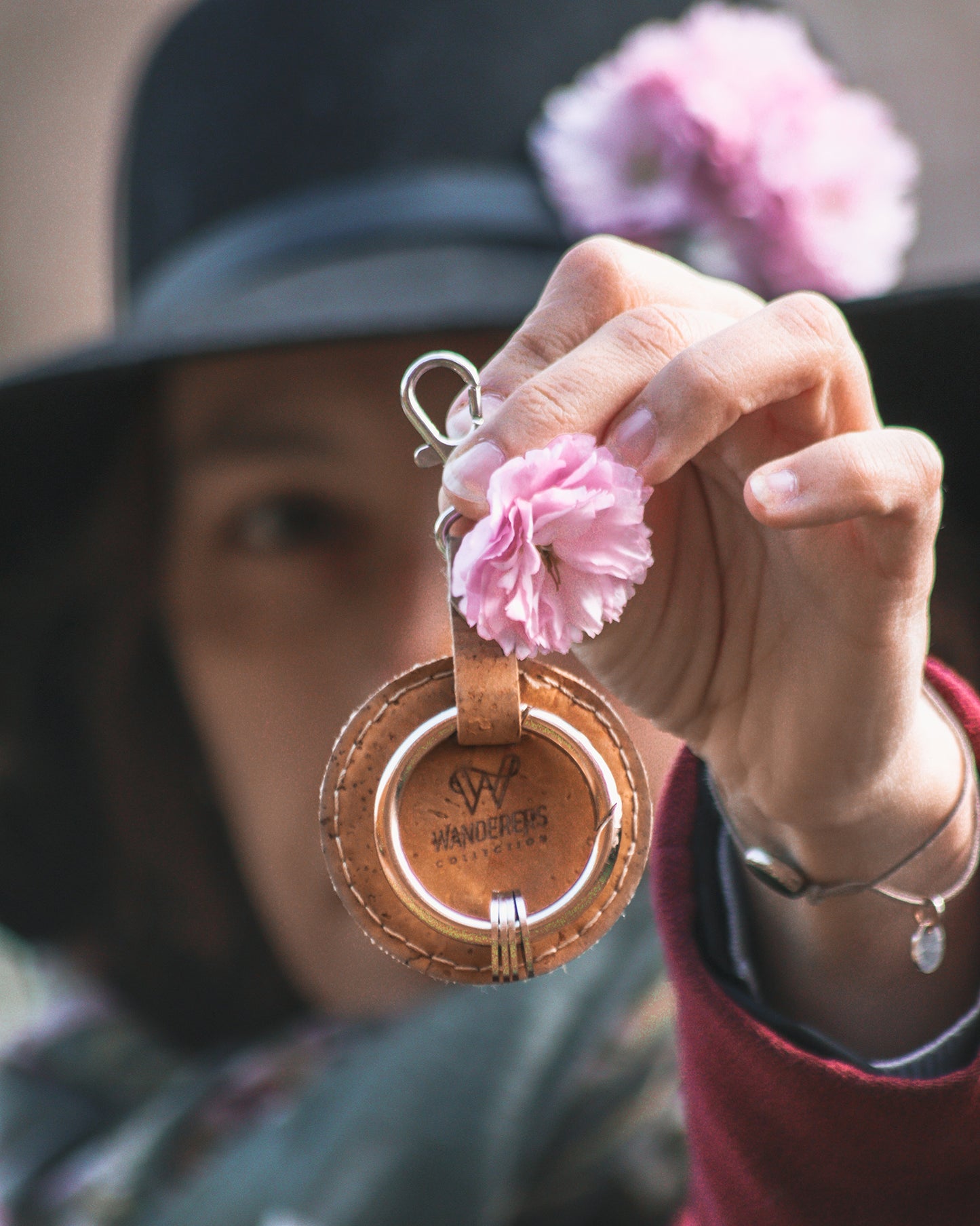 Starter Bundle - holder + 5 country tokens